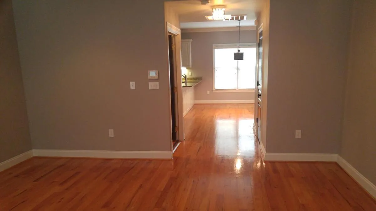 3 bed, 2.5 bath, 1800 sqft, $2,000 — Photo 2