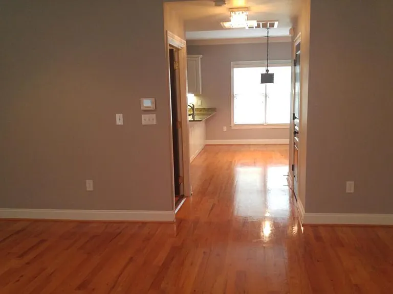 605 Lady St #B — Photo 2