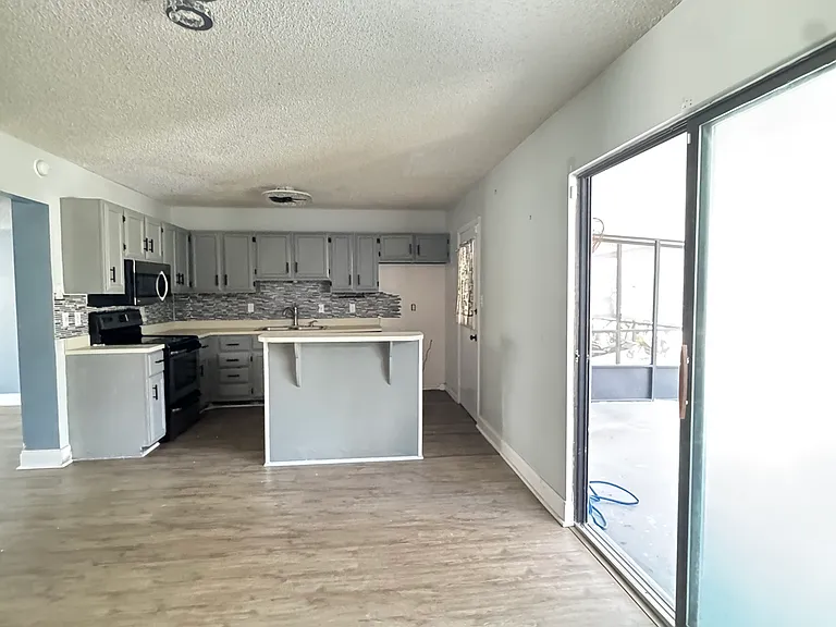 1413 Manor Dr NE #1413 — Photo 3
