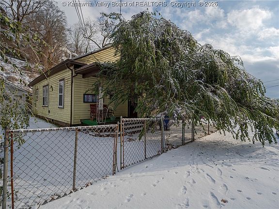 3rd image of 850 Greendale Dr