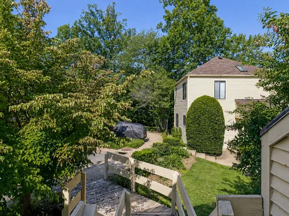 1210 Chatham Rdg, Charlottesville, VA 22901