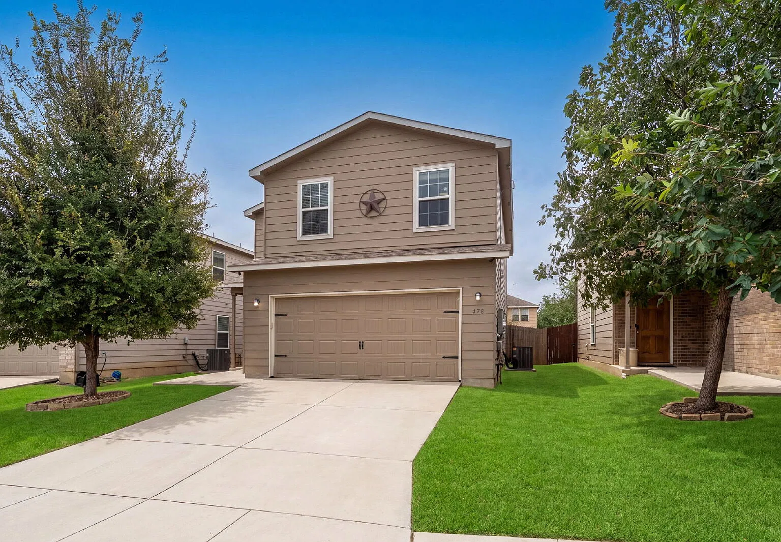 3 bed, 2.5 bath, 1837 sqft, $1,995 — Photo 2