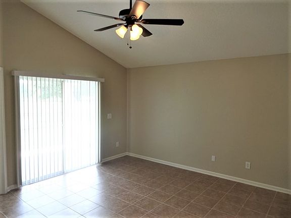 4th image of 1360 Woodlawn Dr