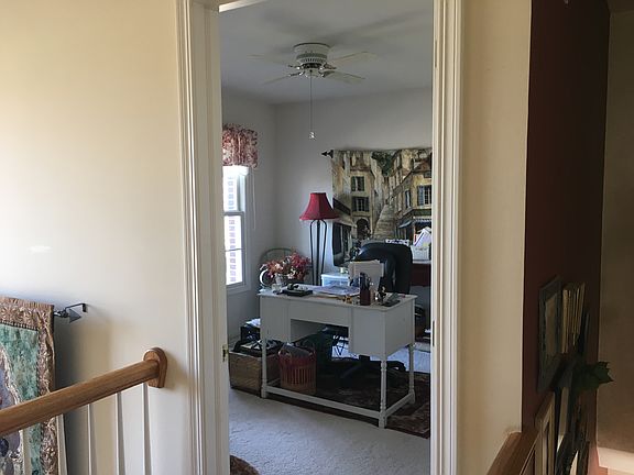 3rd image of 812 Diamond Head Dr E