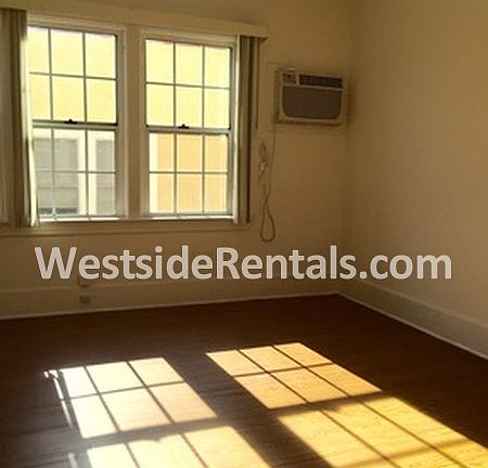 5th image of 242 N New Hampshire Ave