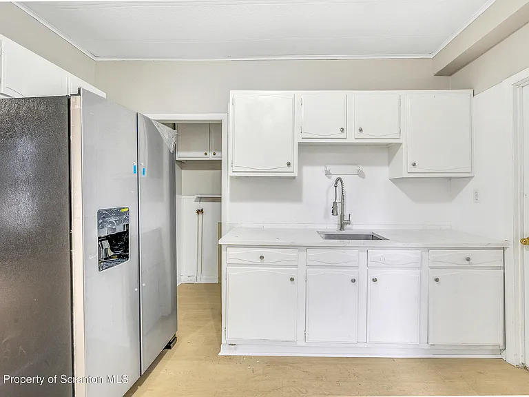 821 Delaware St — Photo 11