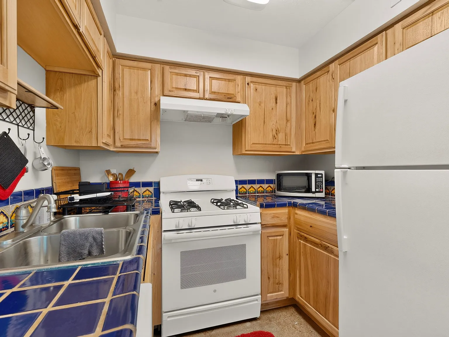 2 bed, 800 sqft, $2,000 — Photo 4