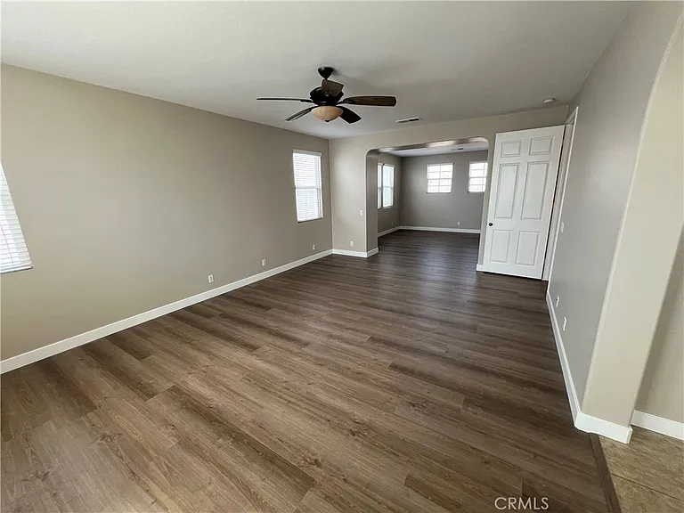 6686 Sand Dunes St — Photo 32