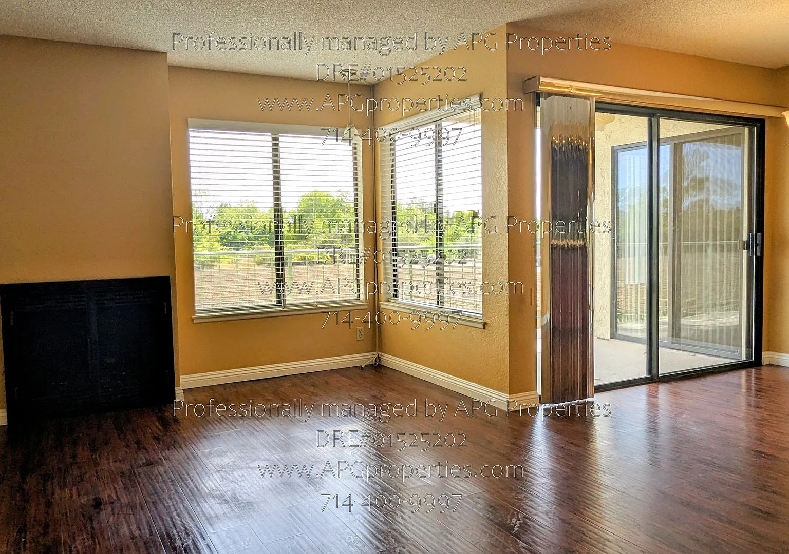 Secured building! - 2 bedroom / 2 bathroom condo near Irvine Spectrum — Photo 4