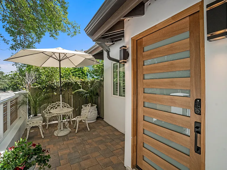 4230 Van Nuys Blvd — Photo 39