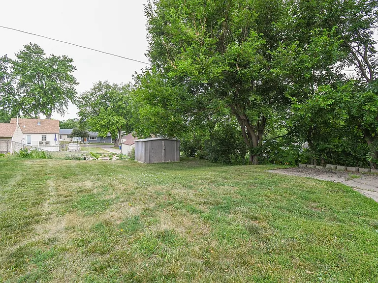 1115 N Duluth Ave — Photo 36