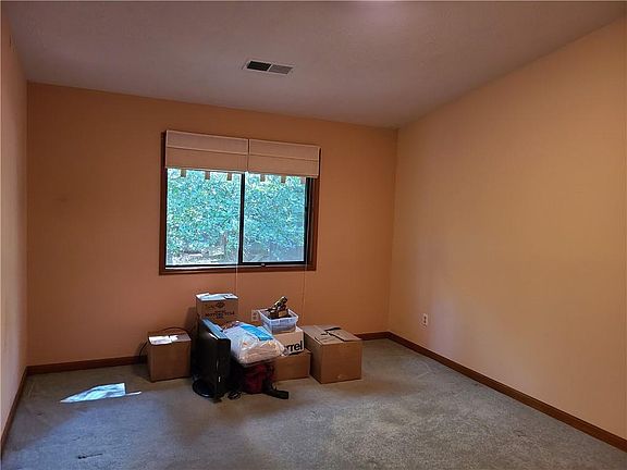 5th image of 310 Kathie Ct