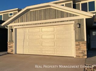 5824 S Whisper Creek Pl, Sioux Falls, SD 57108