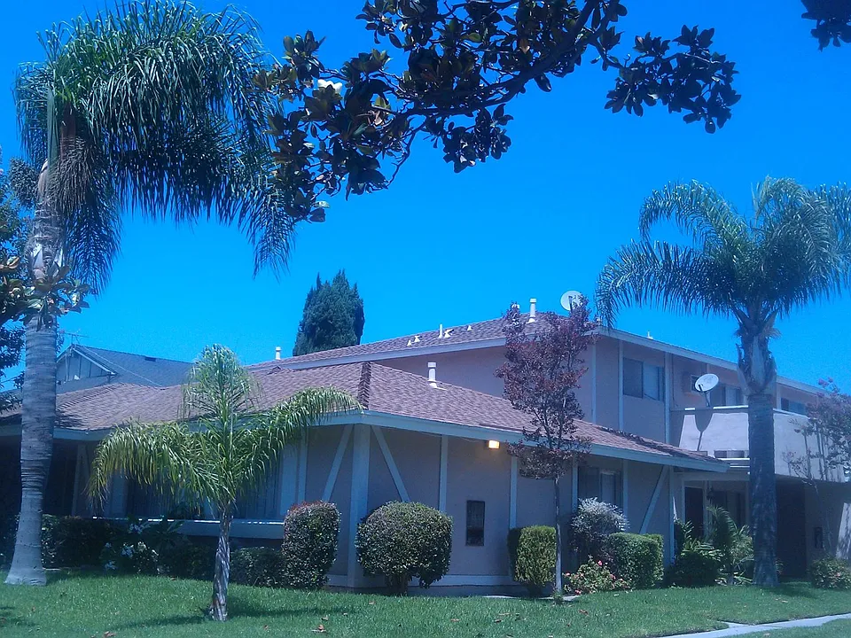 3569 W Cerritos Ave #1