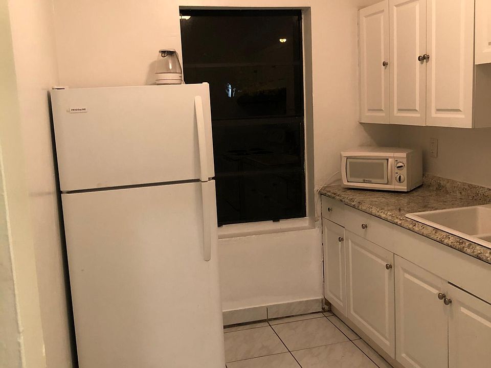 2nd image of 160 NW 33rd St #2