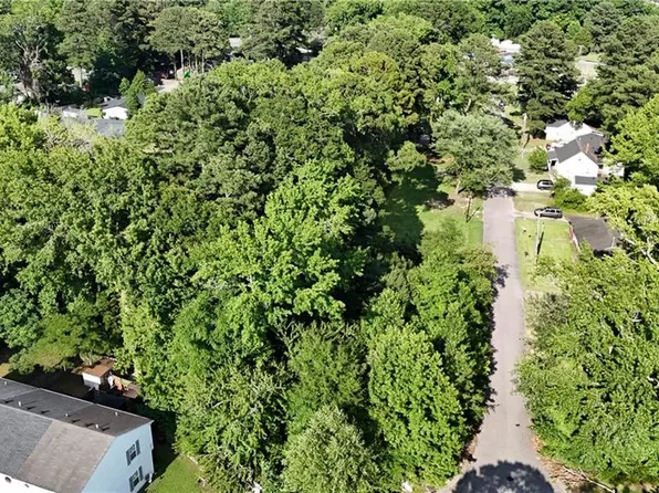 2610 Elkhart St, Chesapeake, VA 23323