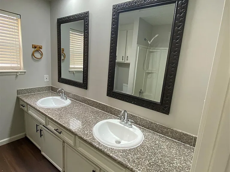 2819 Colony Dr — Photo 9