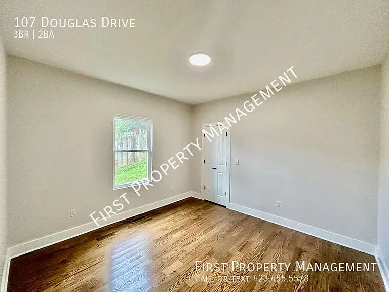 107 Douglas Dr — Photo 10