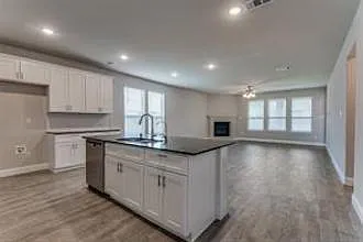 921 Waterview Dr — Photo 13