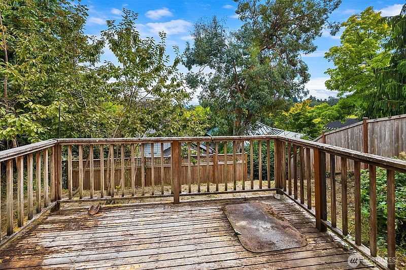 4th image of 440 26th Avenue E