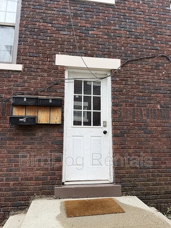 2 bed, 1.0 bath, $1,100 — Photo 2