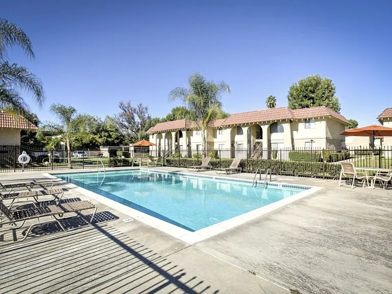 Shadow Mountain Apartments — Photo 34