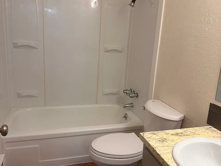 2425 SW Leonard St #4 — Photo 7