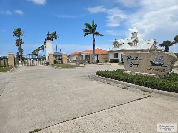 207 Annie Bonnie Dr, Pt Isabel, TX 78578