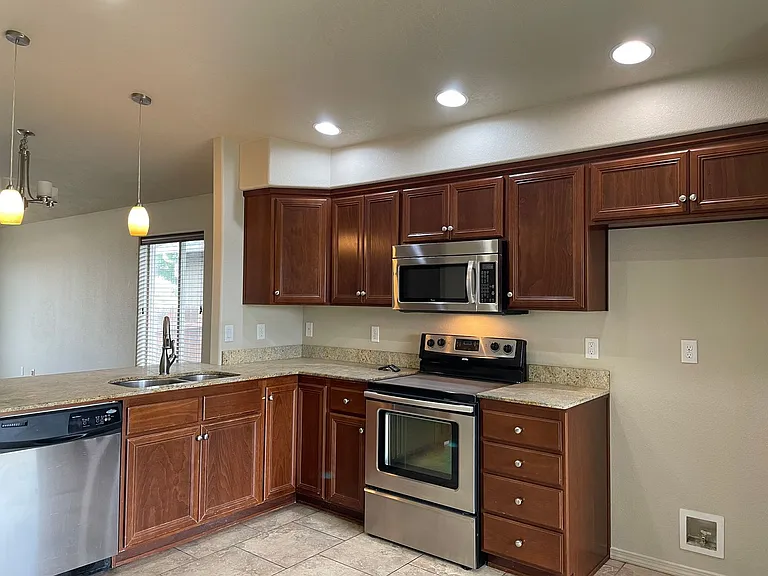 3564 Avenue G — Photo 9