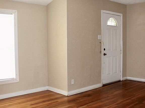 3rd image of 118 Estella Dr