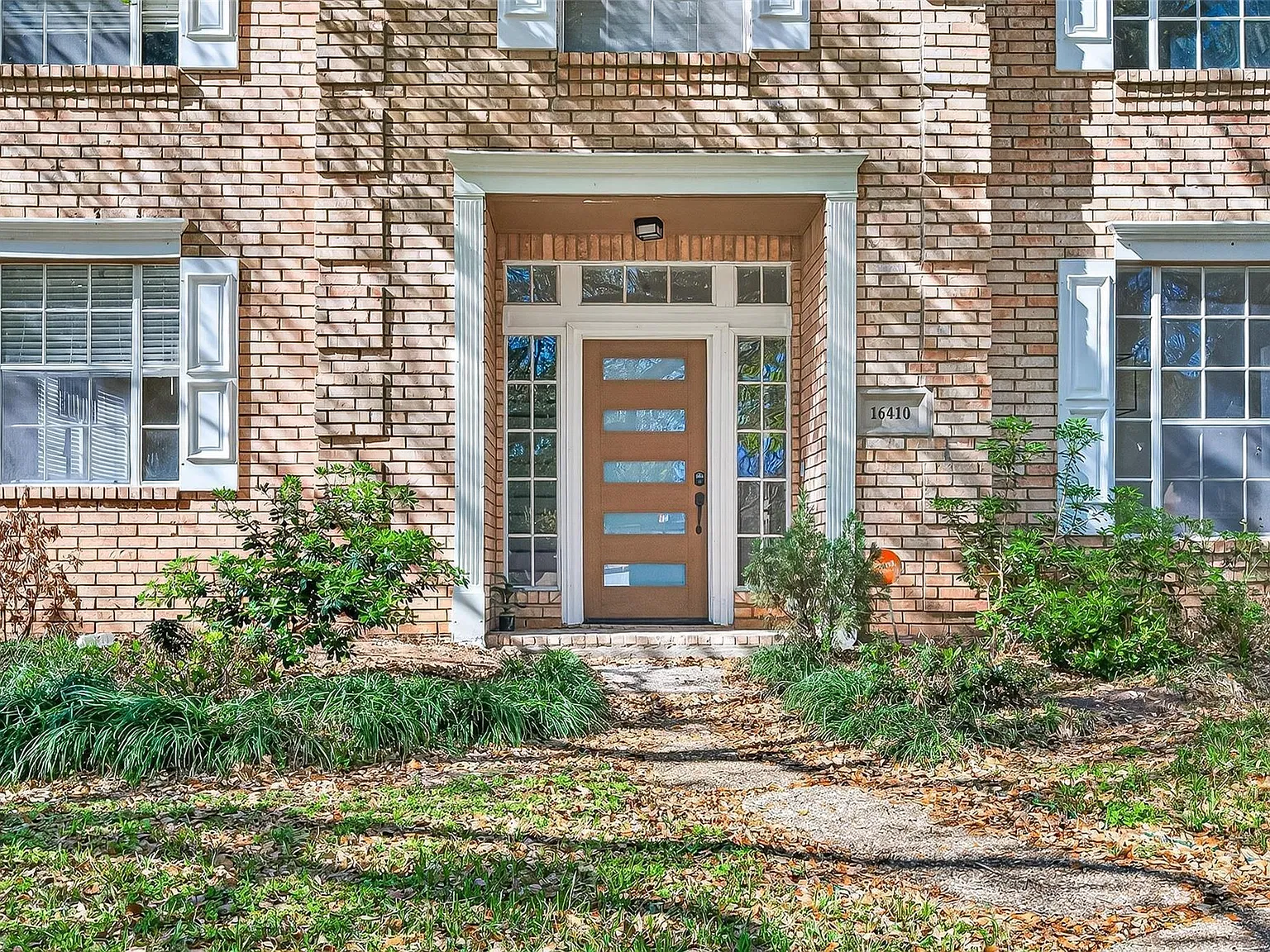 4 bed, 3.5 bath, 3384 sqft, $3,300 — Photo 4
