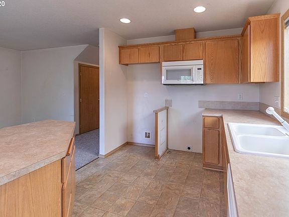 4th image of 5617 NE 75th Ave