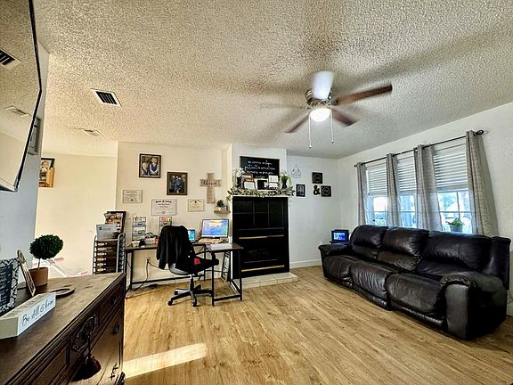 3rd image of 822 S Main