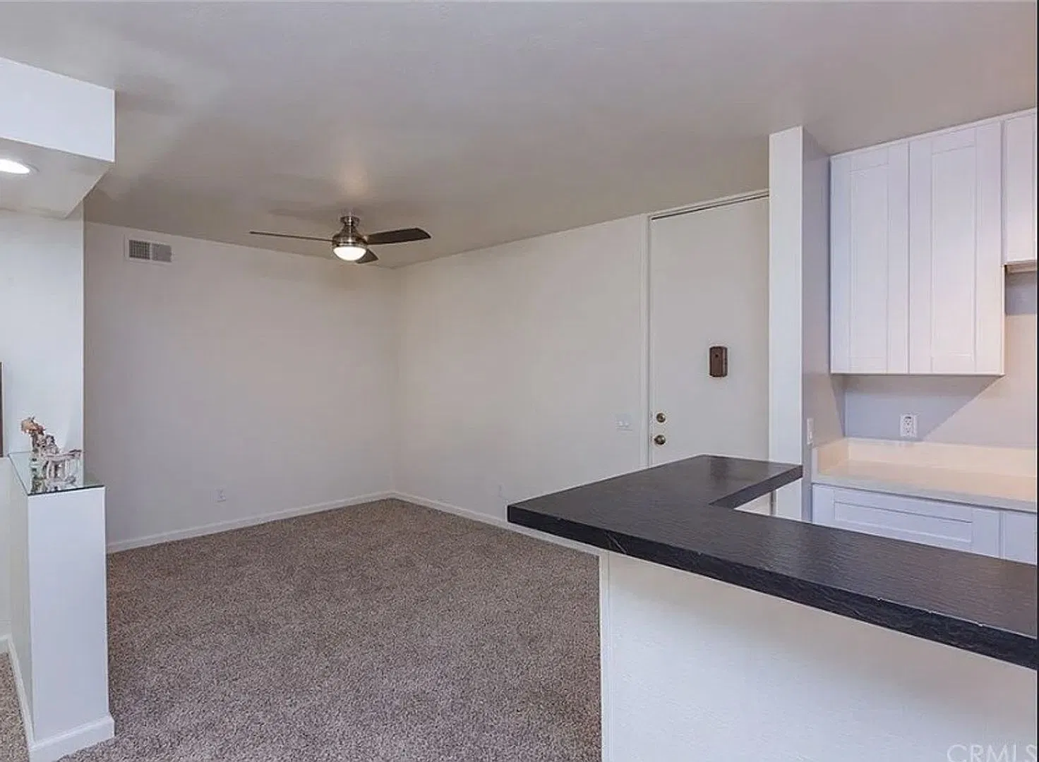 Spacious 2 bedroom, 2 bath, 2 parking spaces — Photo 4