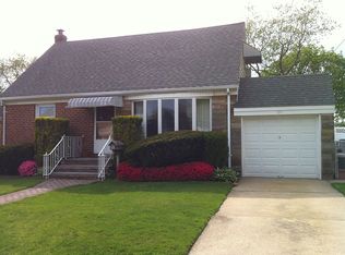 191 Bette Rd, East Meadow, NY 11554