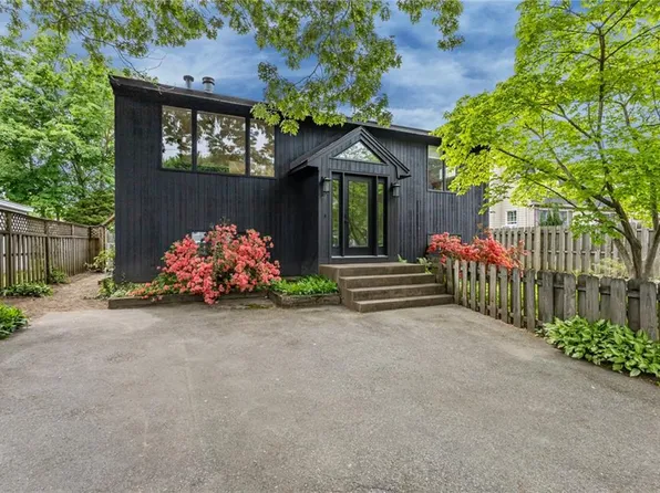 23 Lawndale Dr, Warwick, RI 02818
