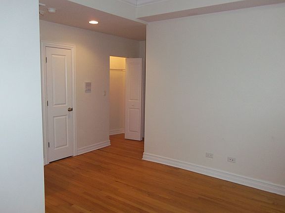 5th image of 1426 W Lunt Ave