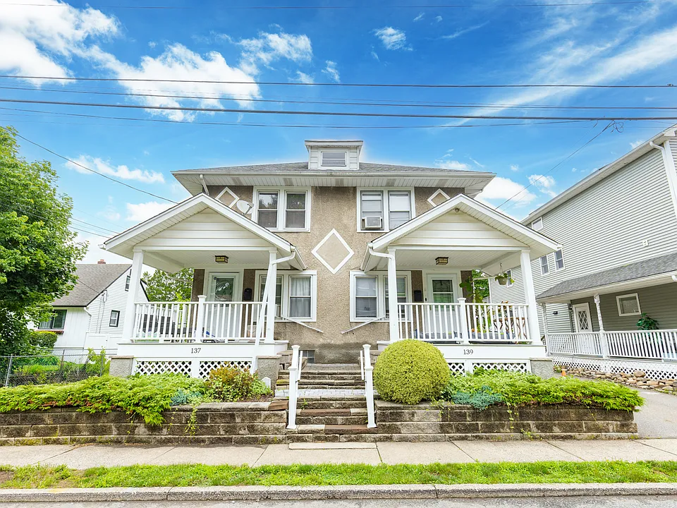 139 Van Ave