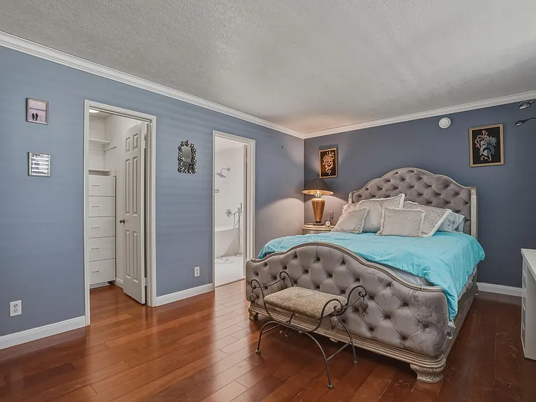 21620 Burbank Blvd #15 — Photo 19