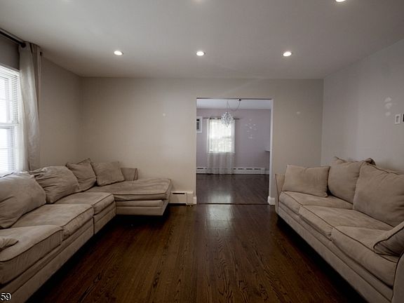 5th image of 16 W Prospect St