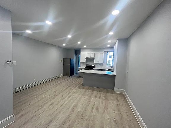 4th image of 116A Booraem Ave Floor 2