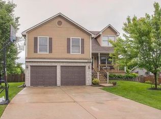 2004 NE Eastwood Ct, Blue Springs, MO 64014