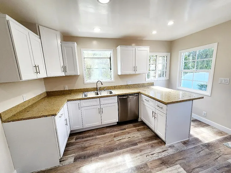 2945 Oakhurst Ave — Photo 8