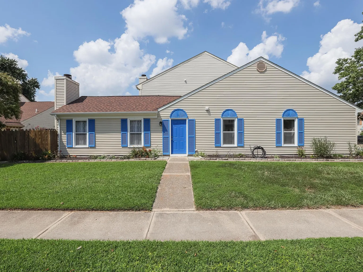 3 bed, 1239 sqft, $2,300 — Photo 1