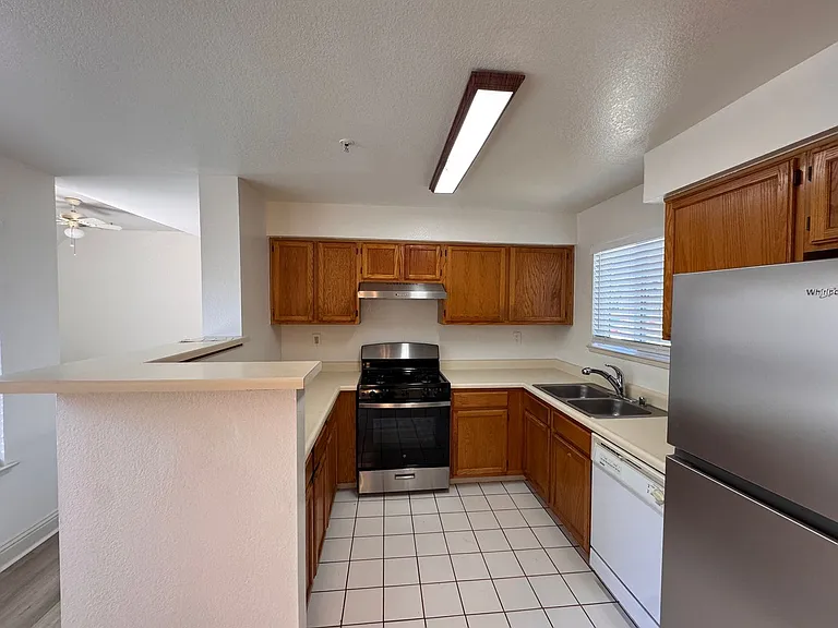2056 Santa Rita St — Photo 5
