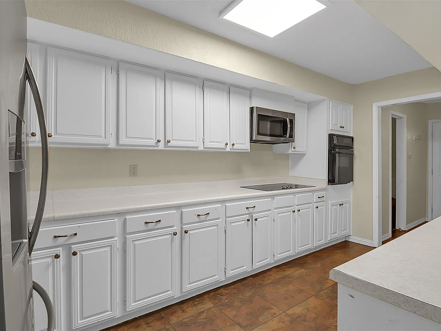 3 bed, 2.5 bath, 1690 sqft, $1,700 — Photo 3
