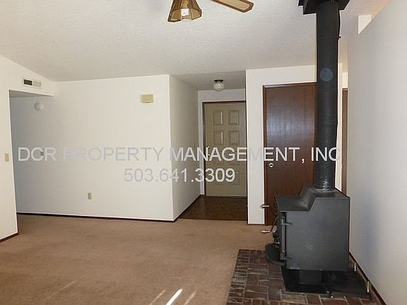 3rd image of 796 SE 40th Ct