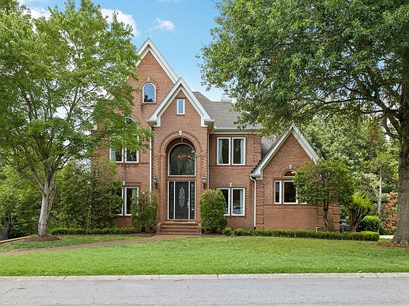 2nd image of 1413 Shannon Pl