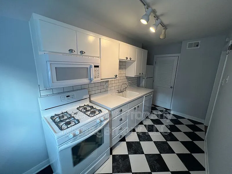 4532 Broadway Blvd #2S