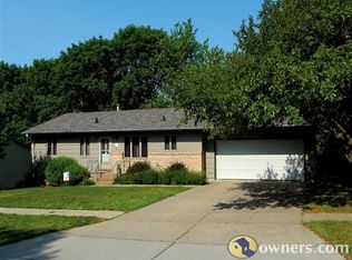 1125 Settlers Ln, Denison, IA 51442